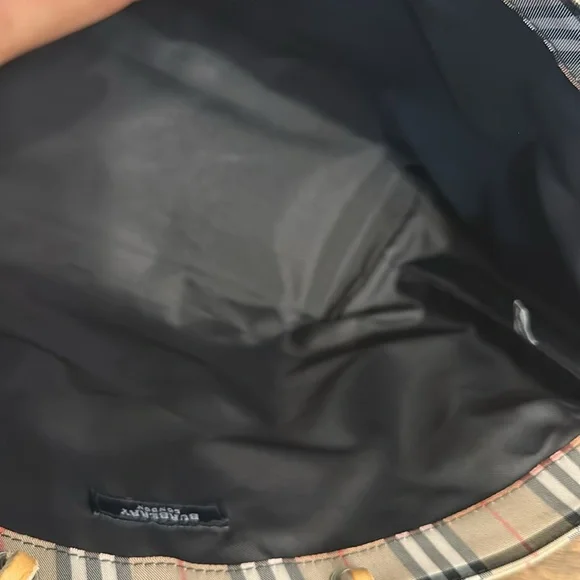 Burberry London Tote handbag A beautiful and clean Burberry bag, great condition
